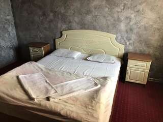 Отель Power House Hotel Луцк Двухместный номер с 1 кроватью, общая ванная комната и туалет-2