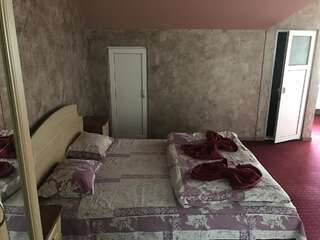 Отель Power House Hotel Луцк Улучшенный двухместный номер с 1 кроватью-3